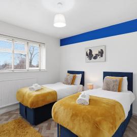 Ocean Lodge - 4 Bedroom House Birmingham West Bromwich for Contractors & Groups, hotelli kohteessa West Bromwich