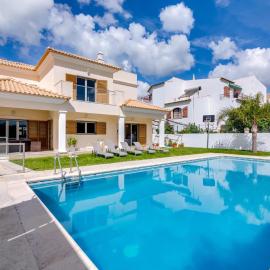 Villa Namora com 4 quartos e piscina privada