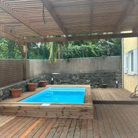 logement à St Paul avec piscine privée, hotel in Saint-Paul