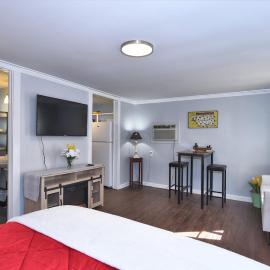 BLUE FLAMINGO Adorable Guesthouse TU- Cherry St- Expo- Downtown-11TH ST- UNIVERSITY OF TULSA، فندق في تولسا