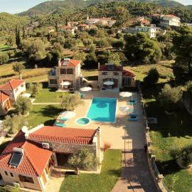 Evinos Garden, hotel in Tríkorfon