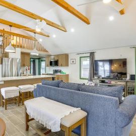 Lakeside Charm! Updated Home Near Mtn Creek Resort, hotel in Hewitt