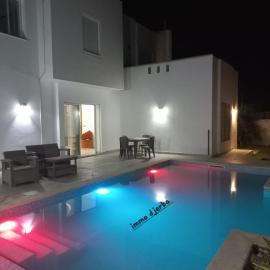 Belle villa avec piscine 3 chambres dont 2 suites, Hotel in Djerba