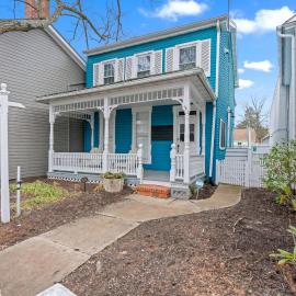 Downtown Flat - Walk to Dining & Shops - Sleeps 4