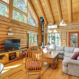 Walk to Pine Mountain Lake: Spacious Family Cabin