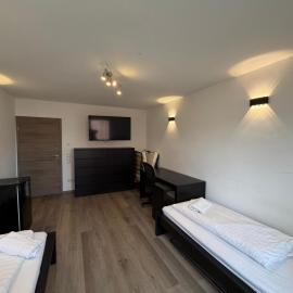 Zentrales Privatimmer - moderne Küche & Balkon, hotel u gradu Kajzerslautern