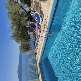 Apartments and rooms with a swimming pool Brist, Makarska - 15620, hotel in Brist