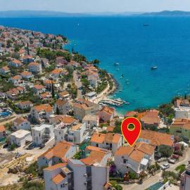 Apartments with parking space Mavarstica, Ciovo - 25405, хотел в Трогир