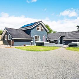 10 person holiday home in Juelsminde-By Traum