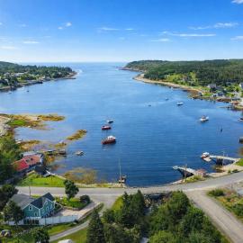 Sea Escape, 2-3 bedrooms, Sleeps 6, Near Halifax and Beaches, Great Location, hotel di Portuguese Cove