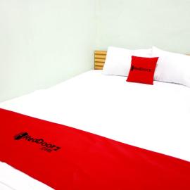 RedDoorz at Vera Guesthouse Alun Alun Kutoarjo, hotel 