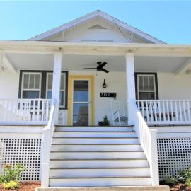 Coastal Cottage On Congress