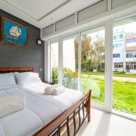 B&B Sparkling & Comfort, 1 step from Corniche