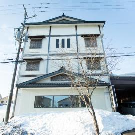 Matsuya hotel، فندق في ميوكو