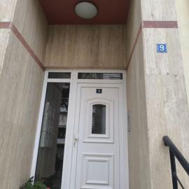 PEREA Luxury aprt with balcony and Free Save Parking with Remote Control