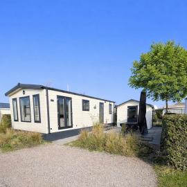 Strandchalet J55 op Camping de Molenhoek