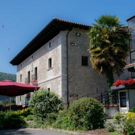 Izalde, hótel í Quejana