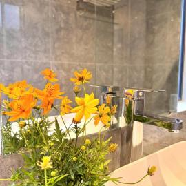 PALM Minh Chau Hotel-Only for Vietnamese, hotel a Quang Ninh
