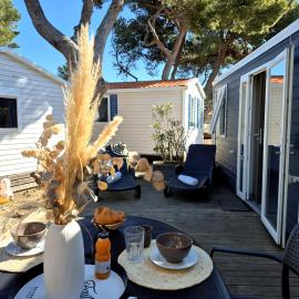 L'Olivier Mobile Home 6 Personnes Camping 4 étoiles Homair La Presquile du Barcarès Piscine et plage à 3 kms, hotel in Le Barcarès