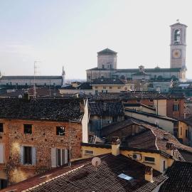 Spacious La Torre Apartment in Chiari near Station & Center Vista Duomo, Sleeps 5, hotel a Chiari