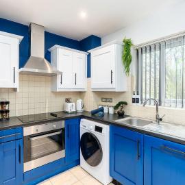 2 Bedroom 1 Bathroom with 4 Beds and Parking