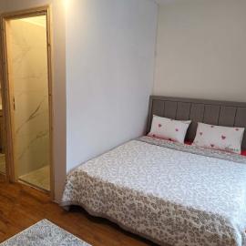 Quite room double bed, hotel in Florina