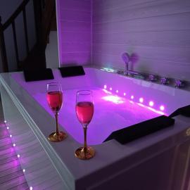 Love House esprit zen en pleine nature, hotel a Chenevelles