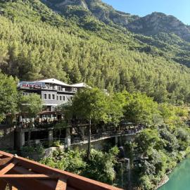 Bar-Restaurant-Hotel River、Këlcyrë Fshatのホテル