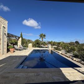 MayaElisa Villa with Heated Pool, By Hellocrete, hotel a Vamos
