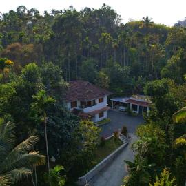 FIG & SHADE-Private Hill-view -Serene Hill Retreat, хотел в Batheri