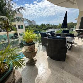 Spatious 168m2 Apartment in Ixtapa with Terrace, Pool, Gym & Parking