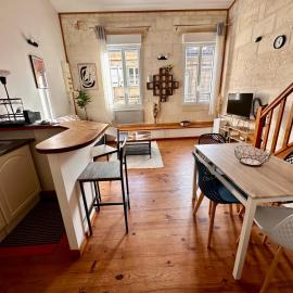 LES APPARTEMENTS DE GARONNE - Face à BORDEAUX, hotel i Lormont