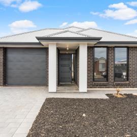 Stylish Luxury 4BR - Close to Wineries & City, hotel in Munno para Downs