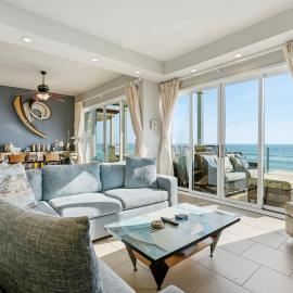 Oceanfront 3BR Condo, Balcony, Fire Pit, Shared Beach, Sleeps 6, hotel in Oceanside