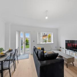 Versatile 3BR - 10 Min Drive to Ashford Station