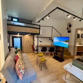 La Petite Mansion, next to the city center!、ヴォロスのホテル