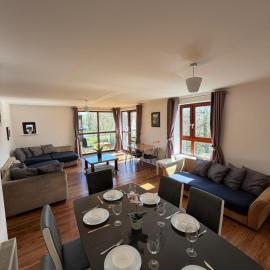 Superb 3-Bed Residence Airport, hotel en Dublín