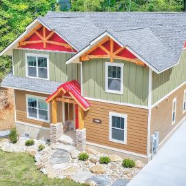 Bears Haven – Elegant 3 BR Chalet Game Area, Hot Tub, see through fire place