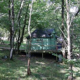 Tree Top Cabin with Private Hot Tub, hotel in Barmouth