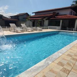 Casa piscina pé na areia Bertioga, hotel in Bertioga