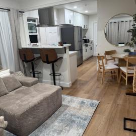Chic East LA Retreat 2 bedroom-sleeps 6-Near DTLA-Car Rental Service on Property