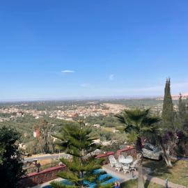Villa avec vue sur les montagnes verdoyantes de l'atlas
