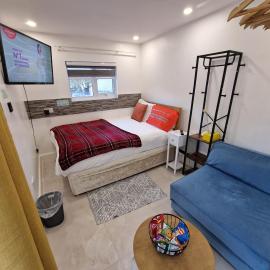 NightRest Homes - Studio Flat - Free Parking - 5 Minutes to Luton airport、Lutonのホテル