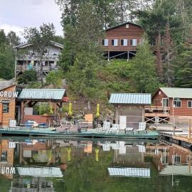 Cabin 8 Lake View, Hot Tub, Sauna, hotel u gradu 'Nestor Falls'