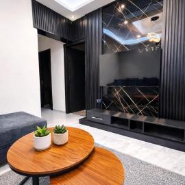 City Escape 3BR Modern Stay with Balcony