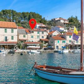 Seaside holiday house Maslinica, Solta - 23838, hotelli kohteessa Grohote