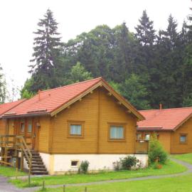 Schönes Ferienhaus direkt am Schwarzwildgehege, готель у місті Беннекенштайн