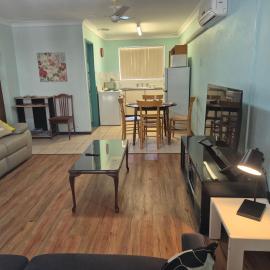 Fully Airconditioned Geraldton Holiday Unit with free Streaming