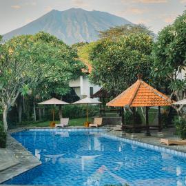 Liberty Dive Resort، فندق في تولامبين