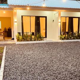 Villa daun, hotel a Batukaras